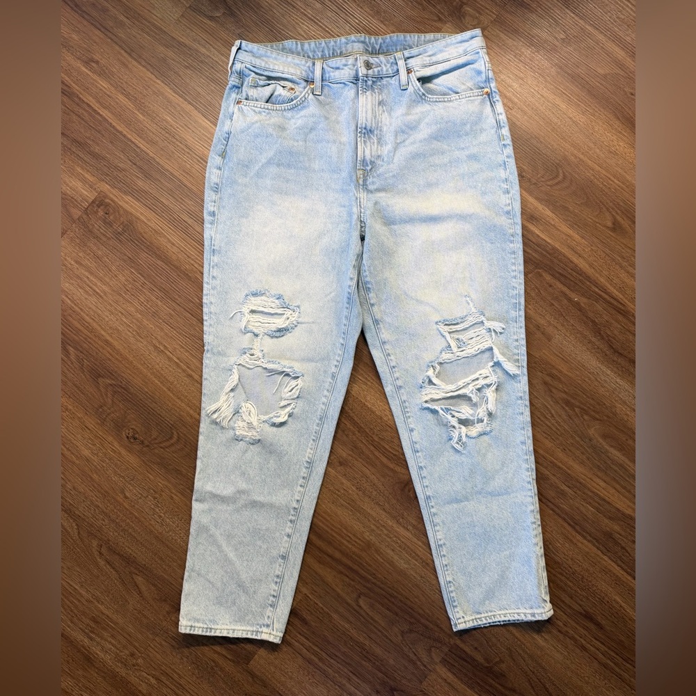 H&M Ultra High Waisted Mom Jeans Light Blue Distressed Women denim
